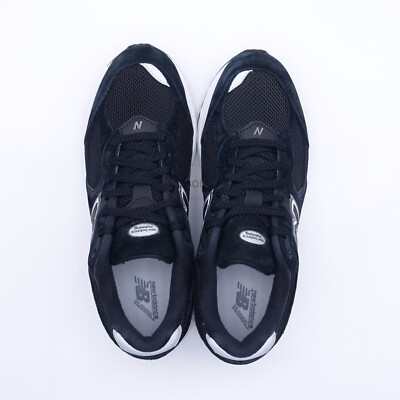 Size 7 Men's / 8.5 Women's New Balance 2002R Sneakers M2002RJB
