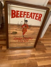 Beefeater Gin Vintage Wandspiegel gerahmt mit Messingbeschl&auml;gen 72x52 cm