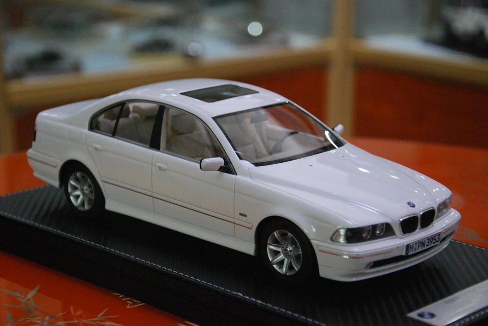 BMW特注 1/18 BMW E39 530i 2003 ホワイト | hei-tn.com