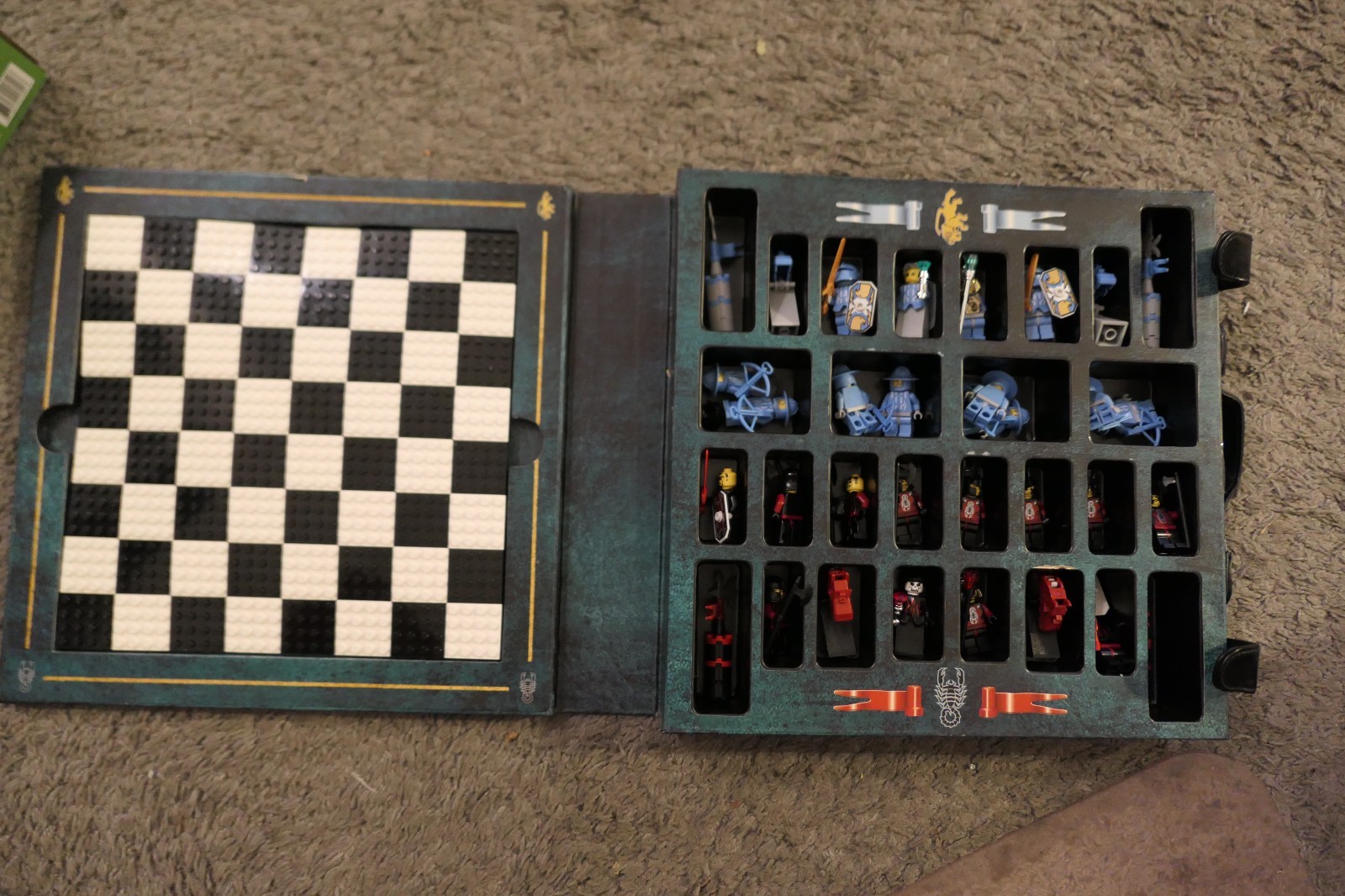 Lego Knights’ Kingdom Chess Set 851499 **Looks to be Complete**
