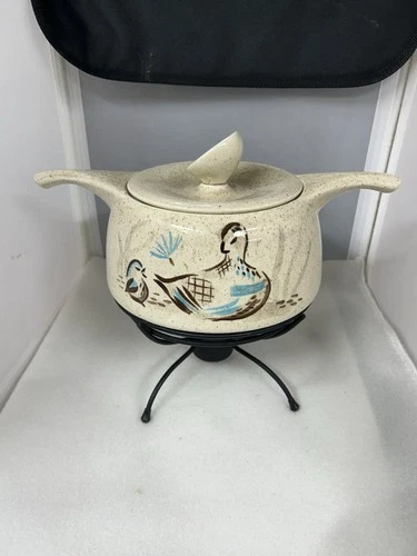 MCM Red Wing Bob White Casserole W/Lid. And Stand  96 0z Free Ship