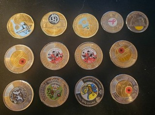 LOT OF 8 COLOUR CANADIAN 2 DOLLARS TOONIES 3 ONE DOLLAR LOONIES 2 QUARTERS