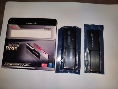 G.Skill Trident Z 16GB (2x8GB) DDR4-3200 CL14 RAM F4-3200C14D-16GTZSK B-Die