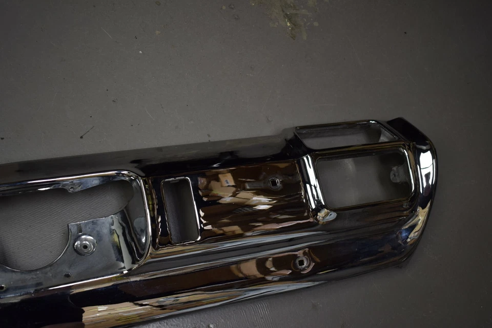 PARAGOLPES TRASERO ANTIGUO CUTLASS CROMADO FÁBRICA FABRICANTE ORIGINAL 1971-1972 Foto 3 de 4