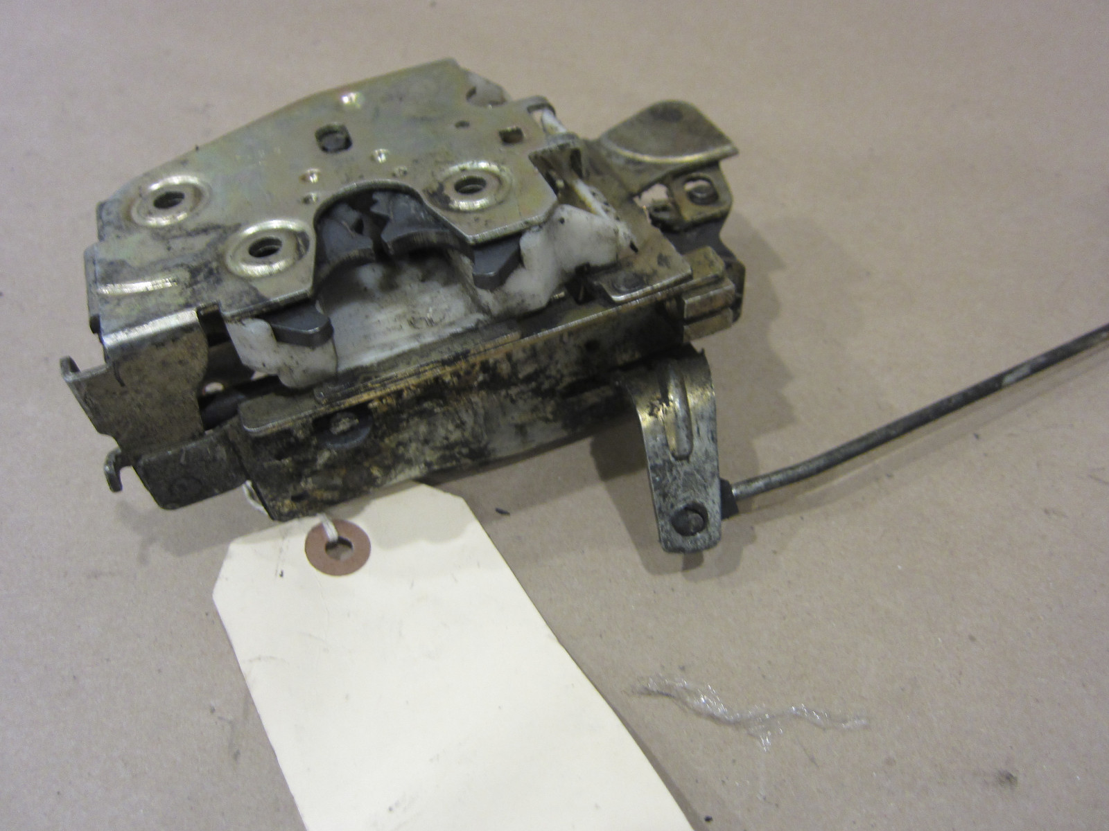 Ferrari, 355-348 RH Door Lock Without Cable Part# 64685200