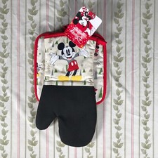NWT Disney Mickey Mouse Christmas Tree Oversized Oven Mitt  Pot Holder Kitchen