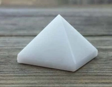 NATURAL WHITE AGATE MEDIUM GEMSTONE PYRAMID 27-30mm
