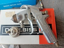 DeVilbiss- JGV 560  Pressure Paint spray gun 78