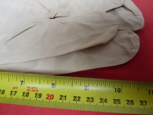 Original WW2 British Army Gunners Winter White Gloves - 1942 - Picture 10 of 12