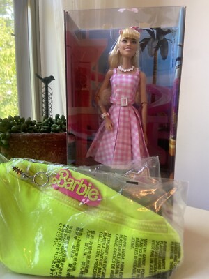 LOT 61 Poupée Barbie The Movie Margot Robbie - Mattel NRFB Neuve