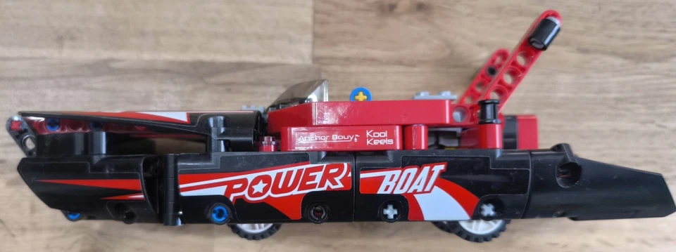 LEGO Technic 42089 Power Boat, photo 3 sur 4