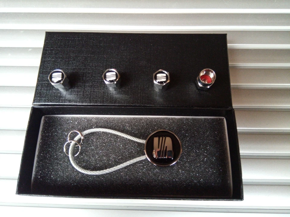 SEAT BLACK Chrome Metal keyring key chain Key ring fob Gift box Set - Image 2 of 2