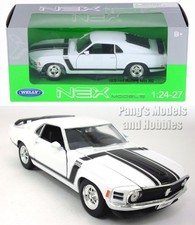 Ford Mustang Boss 302 1970 modelo diecast 1/24 de Welly - blanco con caja de ventana