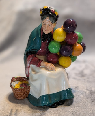 Vintage Royal Doulton ''The Old Balloon Seller'' H.N. 1315