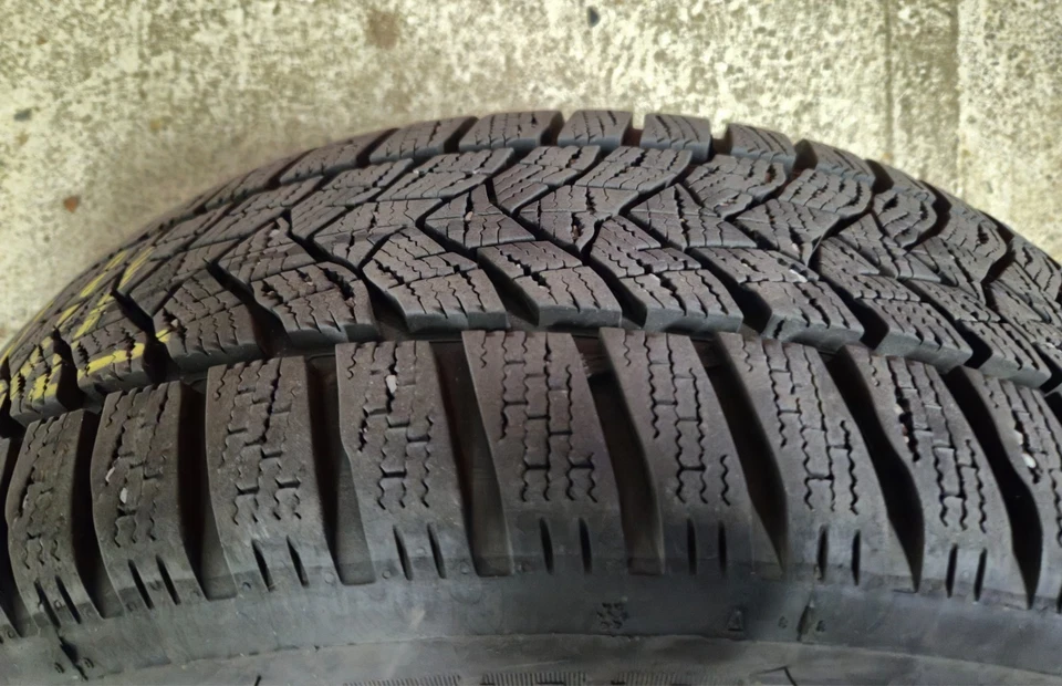 4x Stahlfelge mit Winterreifen 205/55 R16 Dunlop Winter Sport 5 - Bild 3 von 4