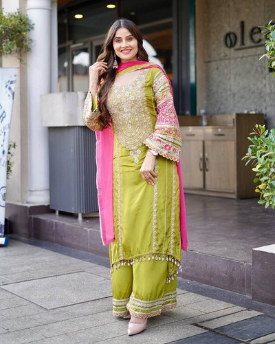 LAUNCHING NEW HEAVY VICHITRA SILK PALAZZO SUIT WITH DUPATTA FOR PARTY WEAR - Bild 1 von 10