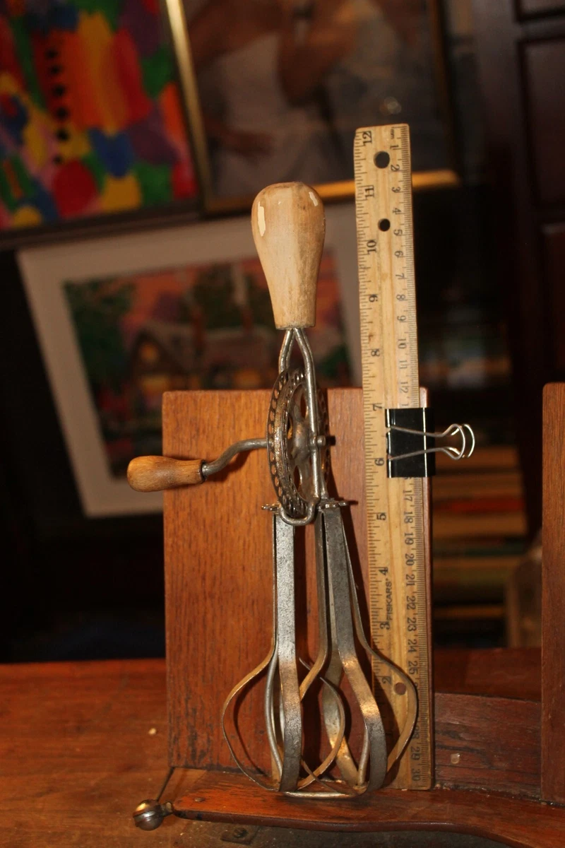 Hand-Crank Egg Beater