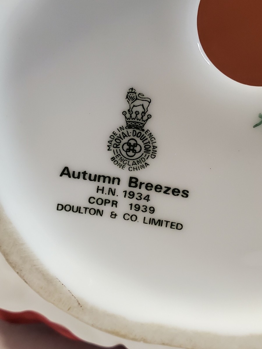 MINT Vintage Royal Doulton HN1934 Autumn Breezes Figurine w Red