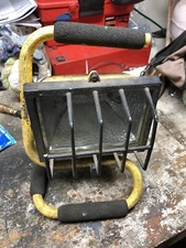 Halogen Work Light w/ Metal Cage & Stand Designers Edge 500 Watt