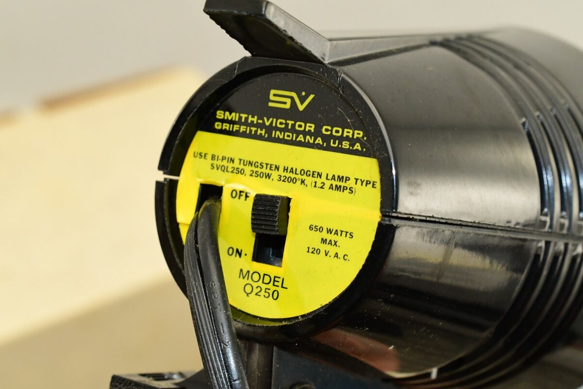 SMITH VICTOR CORP SV Quartz Light Q250 250W 3200° K 1.2A 650 SMITH VICTOR CORP SV Quartz Light Q250 250W 3200° K 1.2A 650