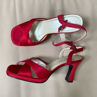 red square toe sandals
