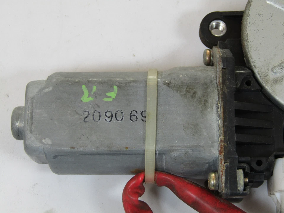 2002-2004 Subaru Impreza TS Wagon Front Passenger Right Power Window Motor OEM - Image 2 of 4