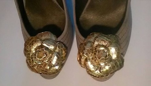 Set 2 pezzi, decorazione per scarpe, rosa d'oro per scarpe in pelle. - Foto 2 di 3