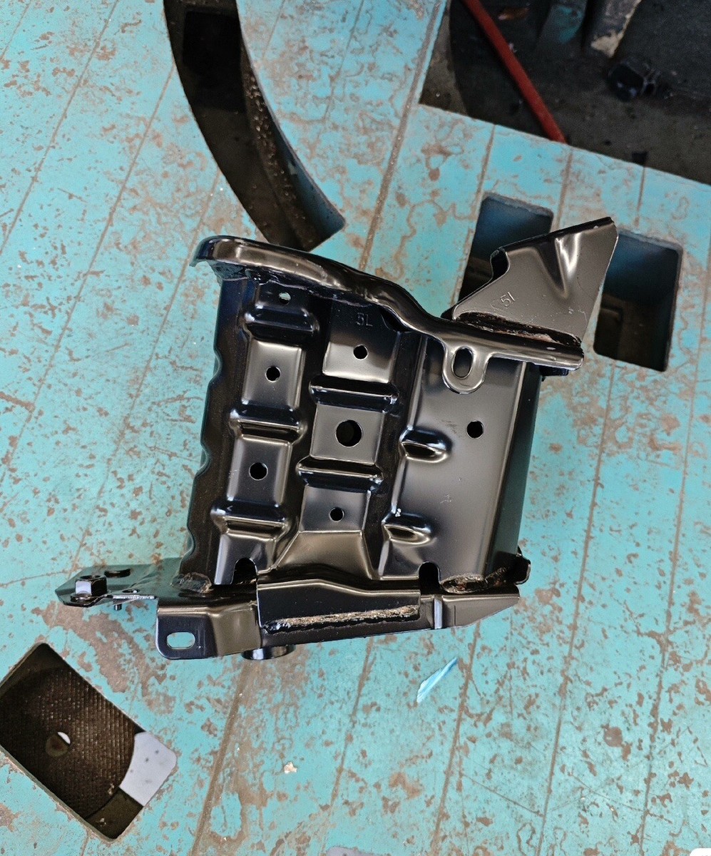 Front Right Bumper Stay Bracket 57013-0A010 for 2022-2025 Toyota