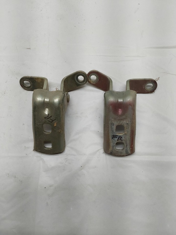 04-08. MALIBU Right Passenger Side Front Door Hinges Door Check Stopper