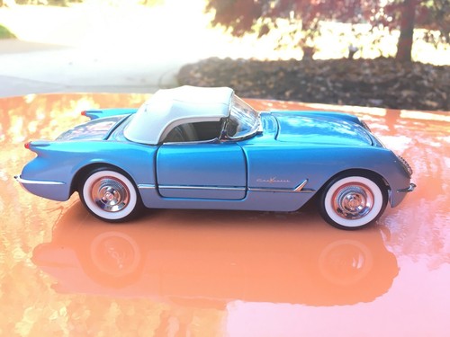 FRANKLIN MINT 1955 CHEVROLET CORVETTE CONVERTIBLE 1:24 Scale - Picture 2 of 12