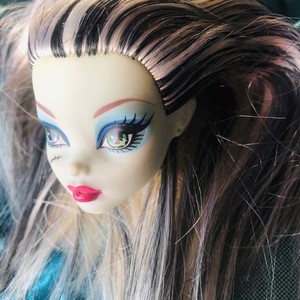doll head to brush hair