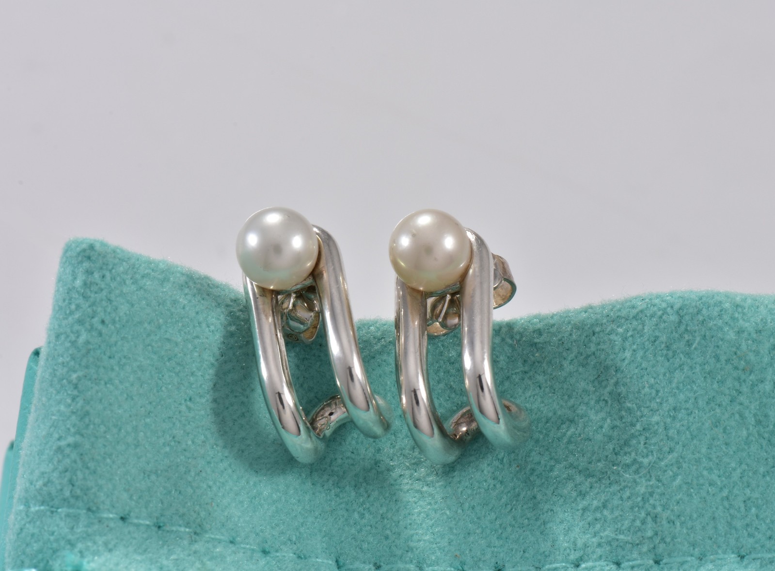 Tiffany & Co Silver Double Pearl HardWear Link Hinged Earrings in Pouch Rare image 8