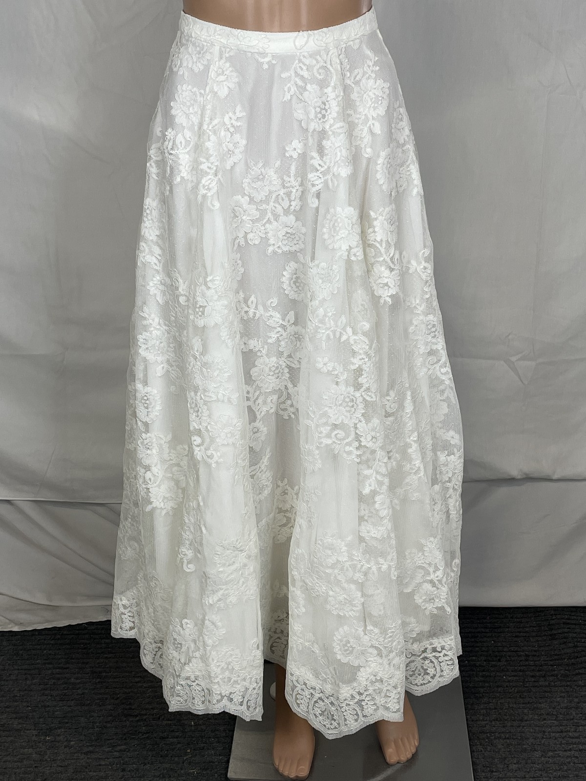 V. Chapman Women's 2Pc Set Carolena Corset & Skirt Set Size 00 White Lace