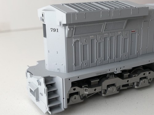 Athearn 2227 HO BNSF C44-9W Powered Diesel Locomotive #791 Gray Undecorated - Picture 6 of 11