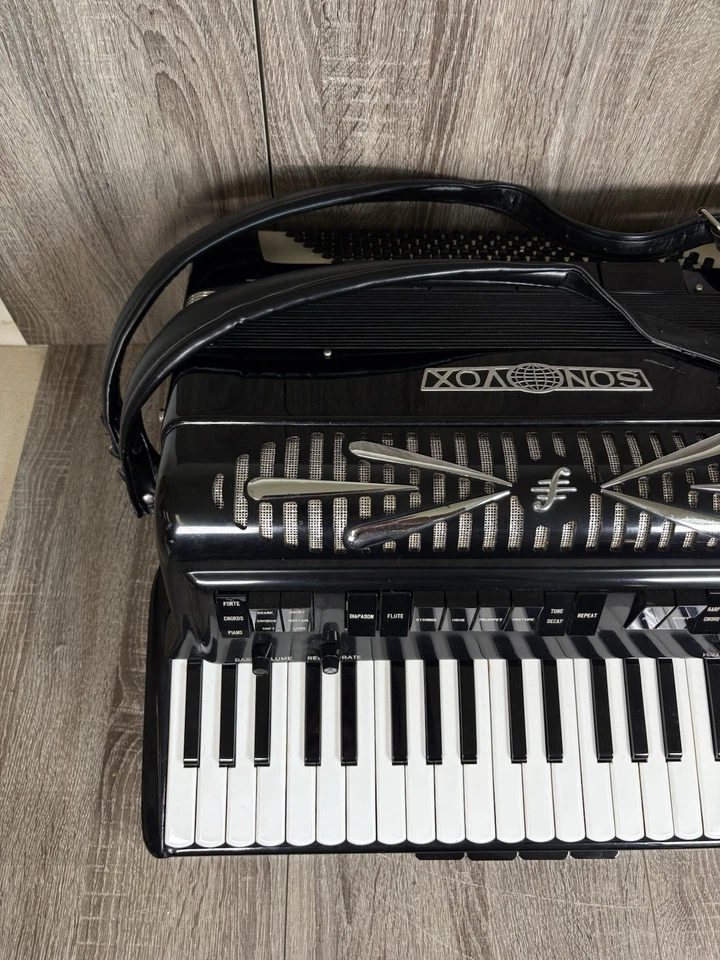 Sonovox 2 Accordion By Sonola - Made In Italy! W/manual And Original Receipt! - Image 2 of 4