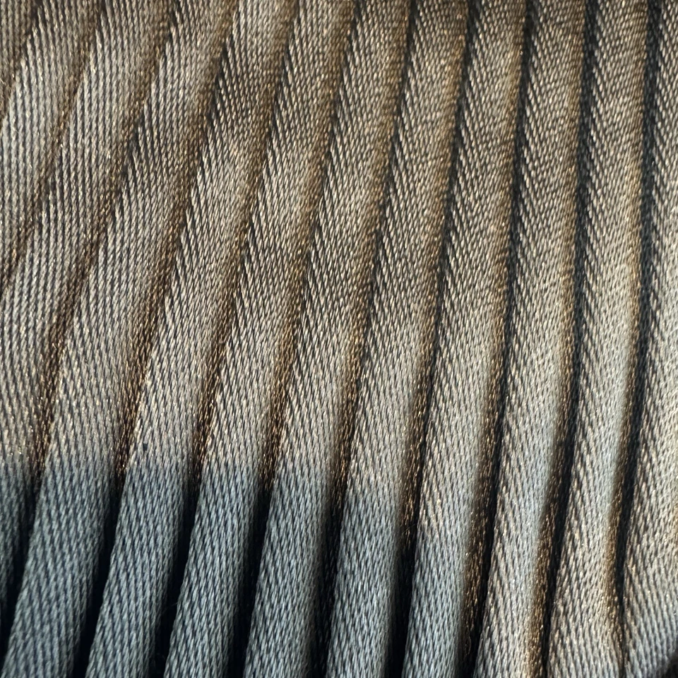 Corbata de hombre A. Testoni gris plisada de seda hecha a mano en Italia Foto 2 de 4