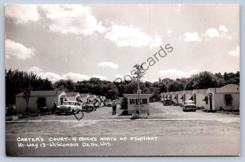 K64/ Wisconsin Dells RPPC Postcard c1950s Carter's Court Cottages Autos 21