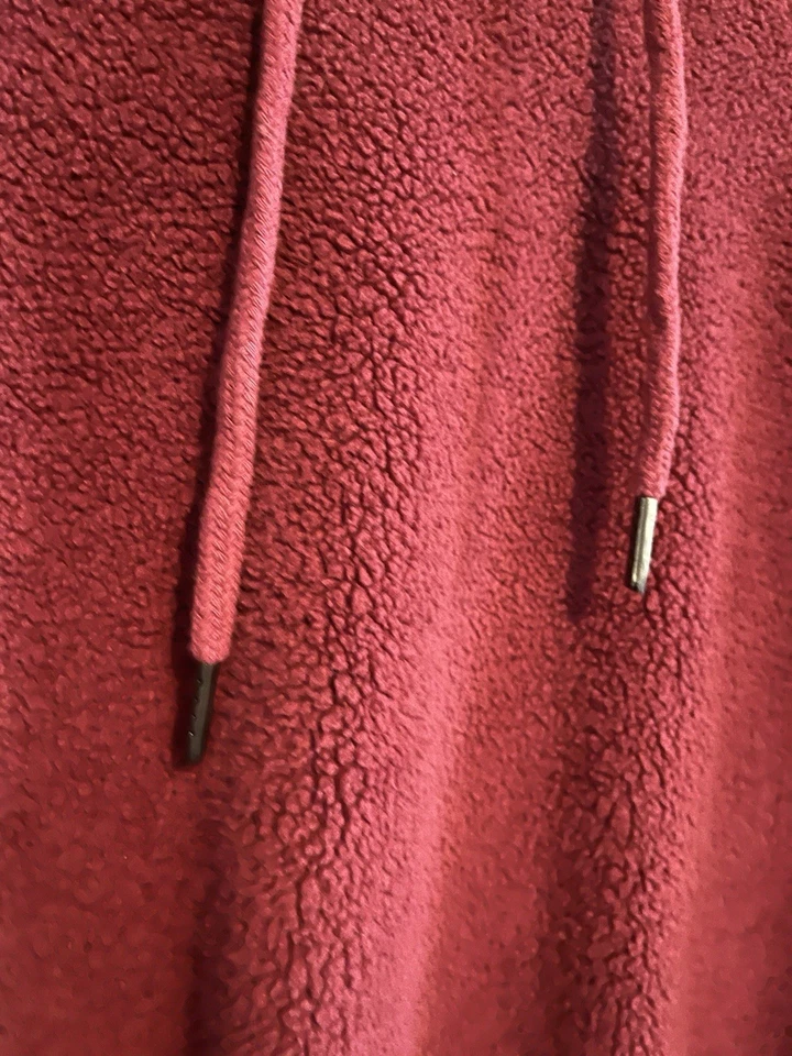 Conjunto de salón de lana de peluche granate Adore Me sudadera corta con capucha pantalones jogger medianos Foto 4 de 4