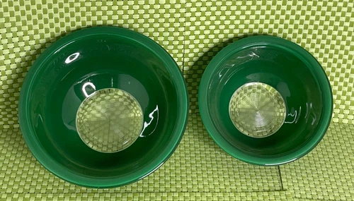 2 Vintage PYREX Green Nesting Mixing Bowls #322 #323 Clear Bottom