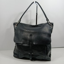 Borsa a tracolla Nardelli in pelle nera scala drago con patta pelle italiana