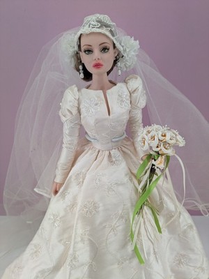 D.A.E. Originals Vivian the Miniquin 16  Fashion Doll Wedding Bride Brunette 