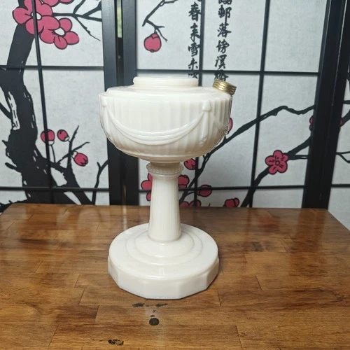 Aladdin Lamp B-75 Tall Lincoln Drape Post War. Excellent Condition No Damage