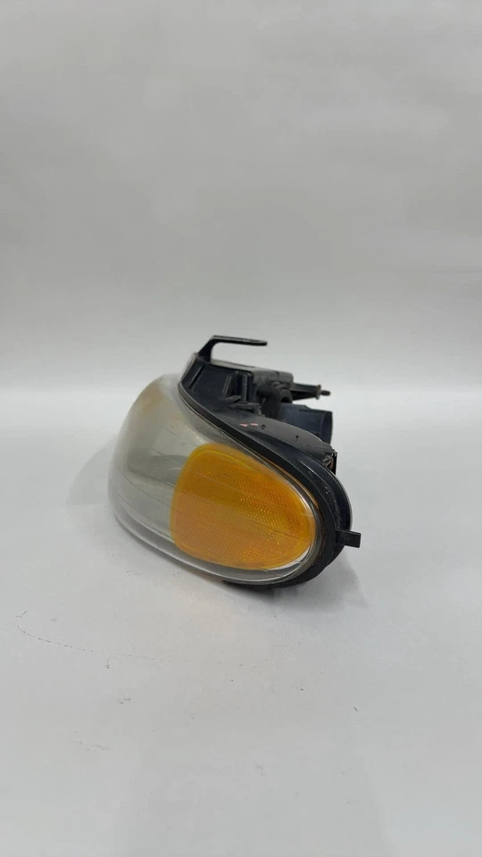1996-2000 Plymouth Voyager LH Headlight Assembly - Image 4 of 4