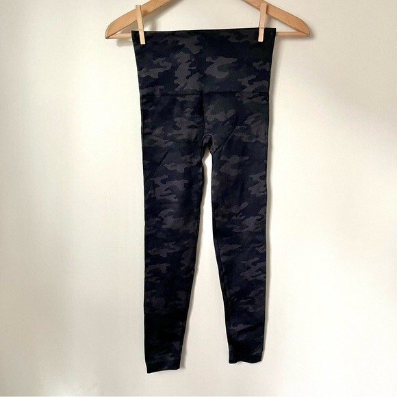 Spanx EcoCare Seamless Black Camo Leggings Size Small