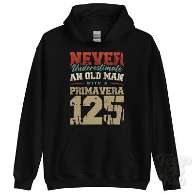 NEVER UNDERESTIMATE AN OLD MAN WITH A PRIMAVERA 125 HOODIE