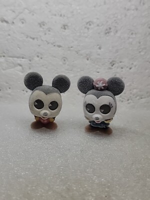 Disney Doorables Treasures From the Vault Flocked Mickey and Minnie Mouse