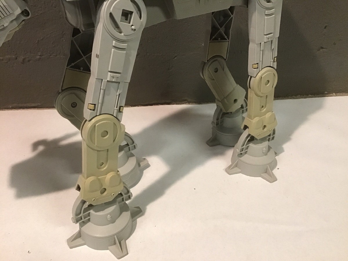 1981 Kenner Star Wars AT-AT Empire Strikes Back 38810 1981 Kenner Star Wars AT-AT Empire Strikes Back 38810