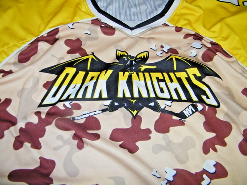 GAME USED DARK KNIGHTS CAMO HOCKEY TRIKOT, GRÖSSE 58-60, VOLLSTÄNDIG SUBLIMIERT, SCHÖNE FORM - Bild 3 von 7