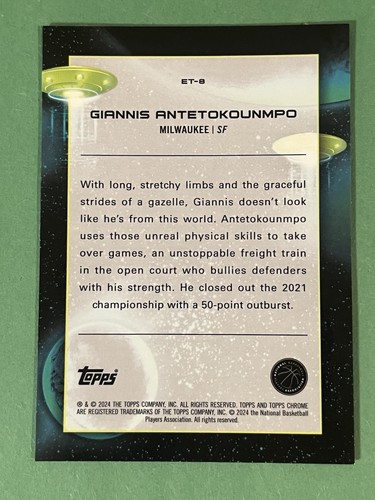 2023-24 Topps Cosmic Cromo Extraterrestre Talento Giannis Antetokounmpo #ET-8 - Imagen 2 de 2