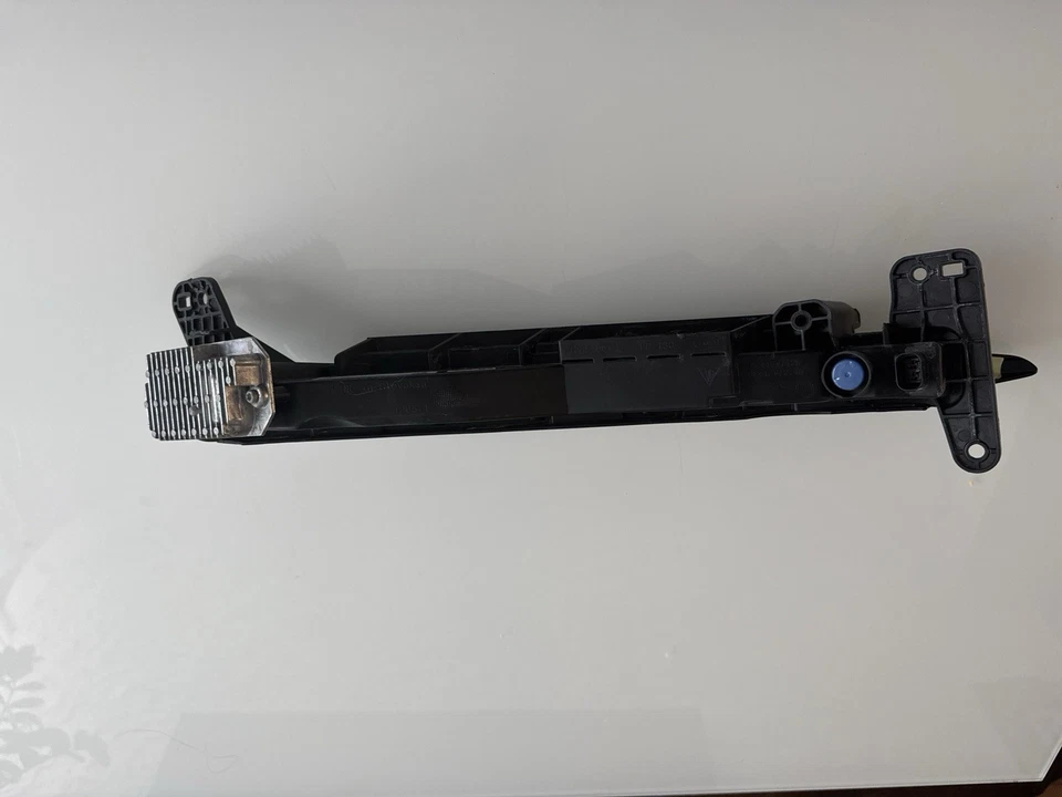 Porsche Cayenne Standlicht LED vorne links9Y095308 15.2.2024 - Bild 3 von 4